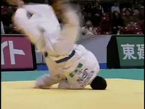 Uchi-mata par Masahiko Tomouchi (JPN)