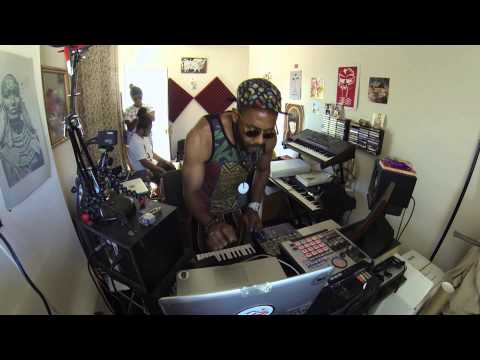 Breakfast with Ringgo 002: MNDSGN & Swarvy