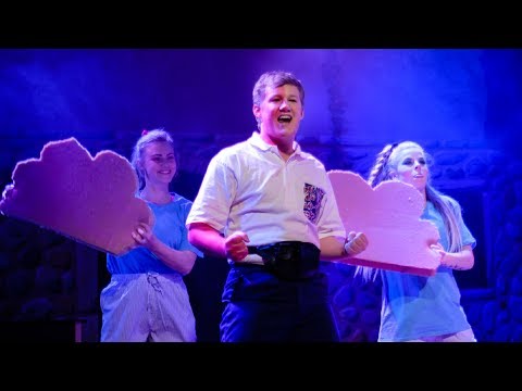 Pyjamas for to (Vi maler byen rød: The Musical 2) – Musicalteatret 2018