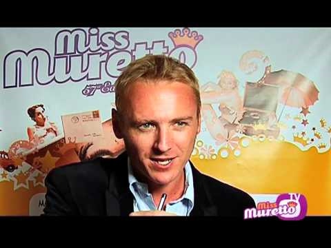 La Iena Jacopo Morini intervista le Miss