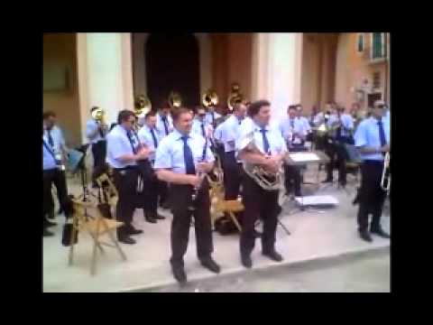 Banda Bracigliano F. D'Amato - Omaggio floreale con marcia brillante "The King" di A. Mizzi.