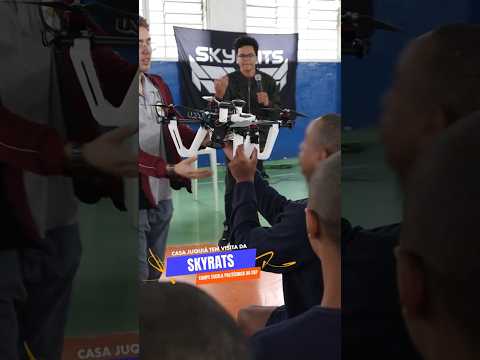Equipe Skyrats, da Poli/USP, leva drones para jovens do CASA Juquiá, em São Paulo