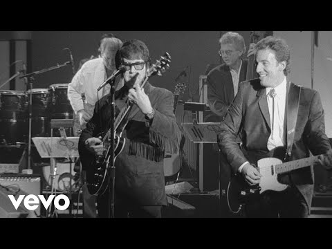 Video thumbnail for Uptown (Live)