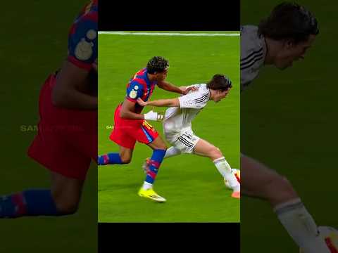 Lamine Yamal vs Alvaro Carreras 💀🔥#realmadrid #football #barcelona #shorts #elclasico