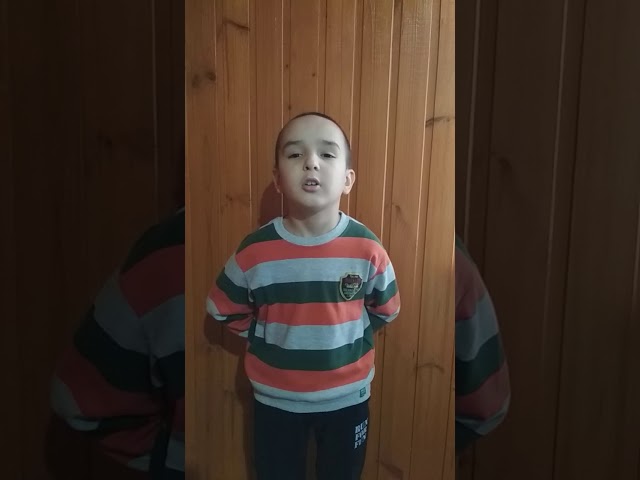Закиров Гайсә әниләрне бәйрәм белән котлый.
