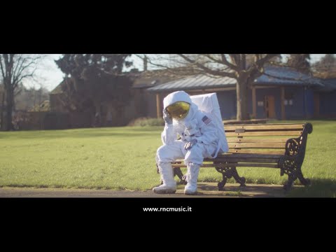 Zoli Vekony Ft. James Cash - Moments