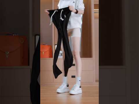 Celana jogger Korean style, wajib banget punya di lemari! Nyaman dan stylish untuk tampilan sehari-hari. 😍👖