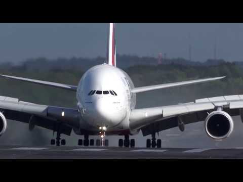 RAW Massive airliner dangerous landing caught on video Breaking News October 2017 Video