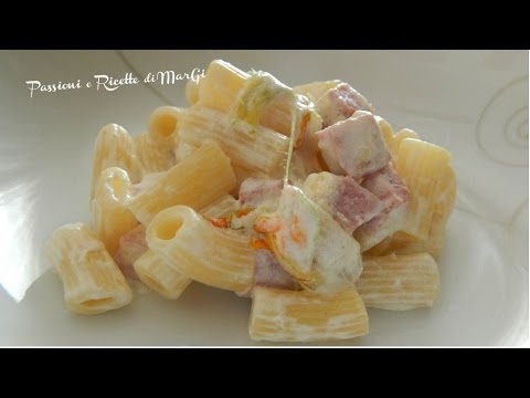 Ricetta pasta con fiori di zucca panna e prosciutto