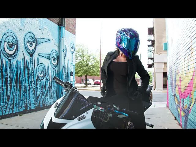 خوذة ايرفلايت ماركة ايكون betta