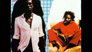 Gregory Isaacs - Live And Love