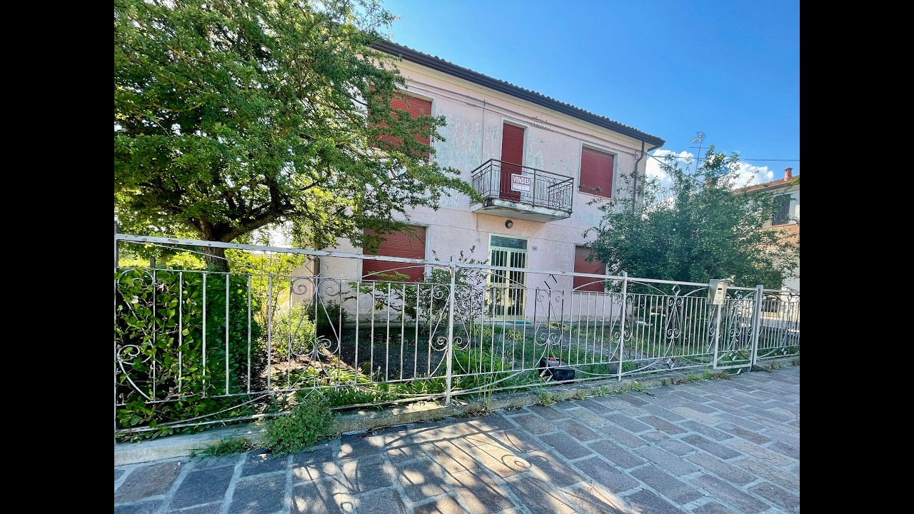 Lagosanto, Casa Indipendente con giardino, magazzini, garage e terreno edificabile 