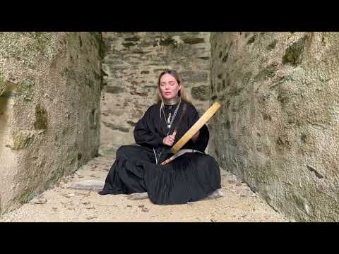 Olena UUTAi. Shamanic Flow 🦉🐺 in Bretagne