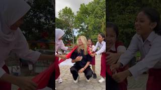 Download lagu They surprised me😳🇮🇩 #cute #indonesia #prank #public #dance #isabellafro mp3