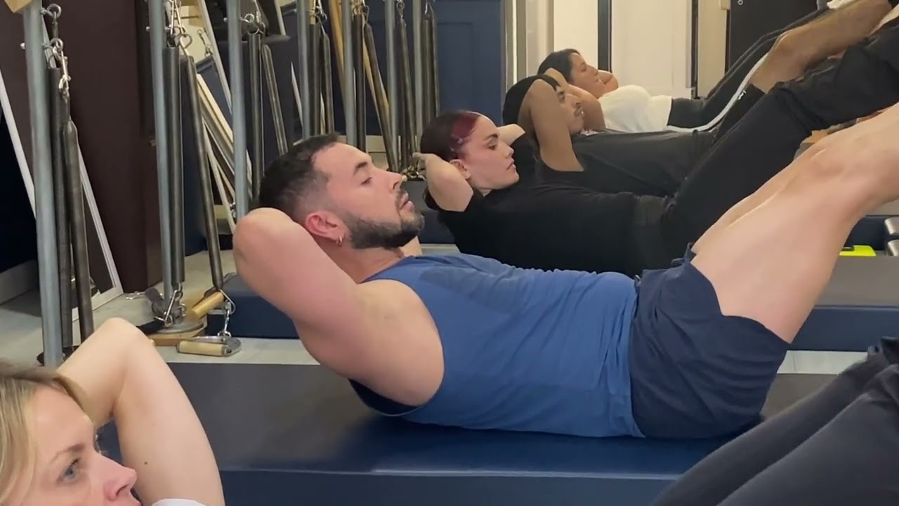 Clase Grupo MAT real en Posición Pilates