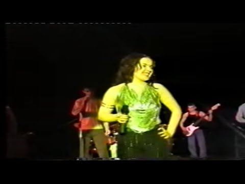 Босиком по солнцу - А по темным улицам гуляет дождь Live