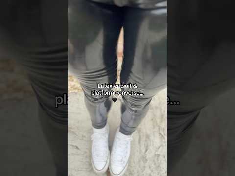 Converse & latex always rock! 🤘🏼 #latex #shiny #rubber #fashion #converse #sneakers #ootd #fyp