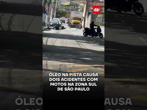Óleo na pista causa dois acidentes com motos na zona sul de São Paulo #shorts