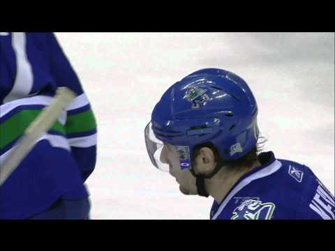 Canucks Vs Flyers - Ryan Kesler 4-1 Goal - 12.28.10 - HD