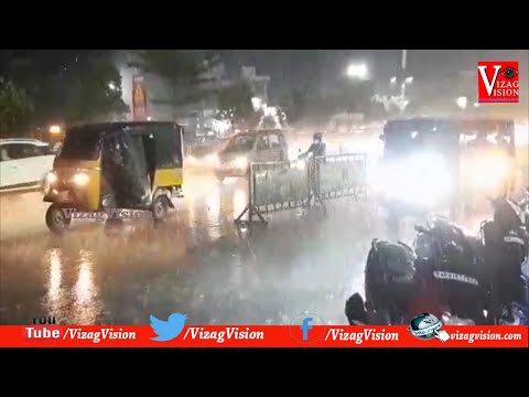 కరుణించి వరుణ దేముడు || చల్లని సాయంత్రం వేళ చల్లని వర్షం లో విశాఖ వాసులు in Visakhapatnam,Vizagvision....