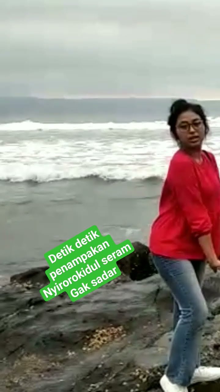 Siapa yang berani menjelajah ke Pantai Karang Hawu? 😱 Dengar-dengar, penampakan Nyi Roro Kidul di sini paling jelas! 🌊