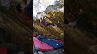 Video thumbnail: 3 hombres y una makina, 8a (sit). Alcañiz