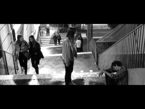 LEFT FOOT RIGHT FOOT de Germinal Roaux trailer band annonce français