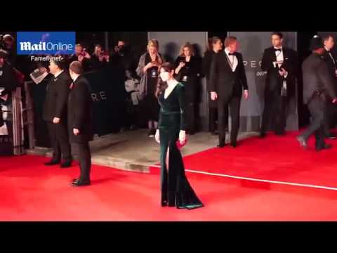 Rachel Weisz cuddles up to Daniel Craig at James Bond Spectre world premiere  Daily Mail Online