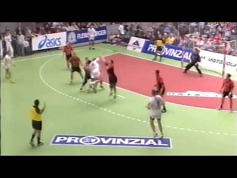 Alberto Entrerríos, poderío en salto y lanzamiento. Recopa 00/01. Flensburg-Ademar. Final-IDA