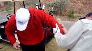 Cactus "jumps" on bad golfer