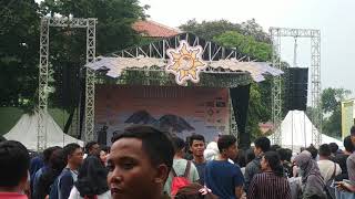 Download lagu Fourtwnty - Diam Diam Kubawa Satu - Live at Experience 2018 mp3 Download lagu Fourtwnty - Diam Diam Kubawa Satu - Live at Experience 2018 mp3