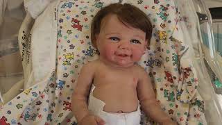 Vem trocar a bebê vivi junto comigo! bebê de silicone.