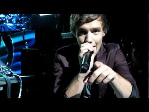 One Direction - Tell me a Lie [LIAM SINGS INTO MY CAMERA!]