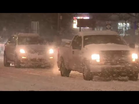 Snow creates hazardous driving conditions in Detroit
