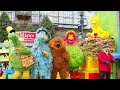 Sesame Street Macy S Thanksgiving Parade We Are All Earthlings 2002