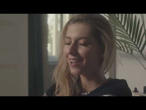 Dallos Bogi - Titkok a téren (Official Music Video)