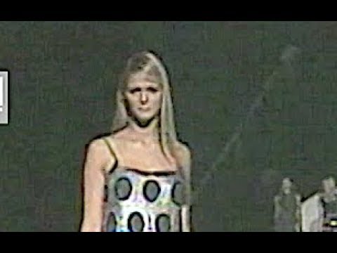 ANNA SUI Fall 1999 2000 New York - Fashion Channel