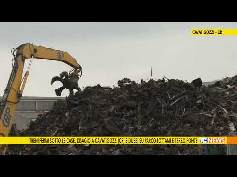 Trains stopped under houses, causing disruption in Cavatigozzi (CR), and concerns about the wreck...