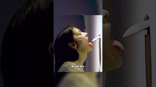 Download lagu Woman finds a tongue in her wall mp3