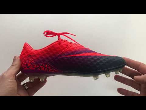 A closer look at the Nike Hypervenom Phinish Floodlights Pack Obsidian / Purple / Crimson FG