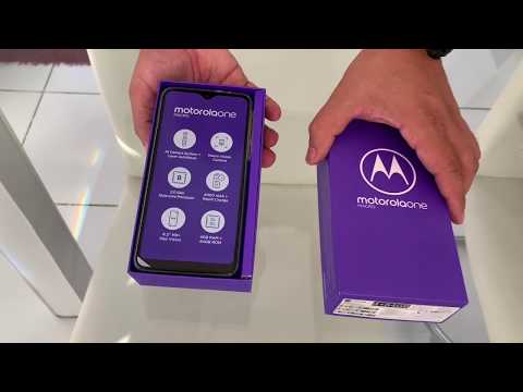 Unboxing Motorola One Macro