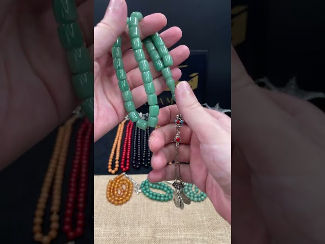 سبحة مسكي بلون تركواز , خيط بروبلين متين مزدوج   مع شرابة مزيج من الانتيمون والمعادن ,بمظهر جميل