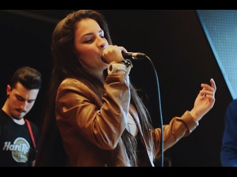 Bruna Guerreiro - Queres O Mundo A Teus Pés