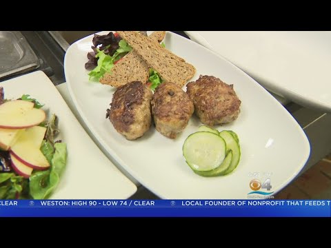 Vienna Cafe &; Wine Bar traz estilo europeu clássico para Davie