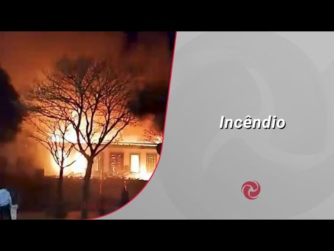 Fogo atinge casarão histórico de Santa Bárbara