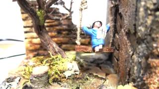 Portal con niño en columpio (movimiento) - Ref 1176