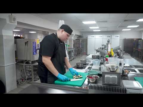 Участник СВО из Приморья после ранения учится на повара, чтобы вернуться на фронт.