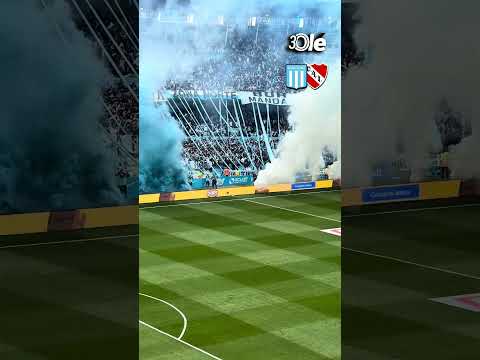 "IMPRESIONANTE RECIBIMIENTO DE RACING PARA EL CLÁSICO DE AVELLANEDA " Barra: La Guardia Imperial &bull; Club: Racing Club &bull; País: Argentina