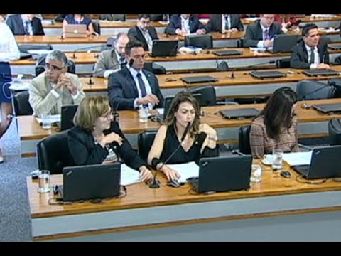 Gestantes e lactantes podem manter ensino universitário a distância, propõe projeto