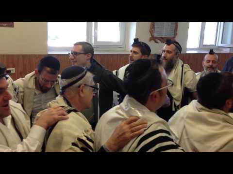 Yosef Karduner & Gadi Meet & Dance with Aish Kodesh Chevra, Rav Moshe Weinberger 6/2/2015
